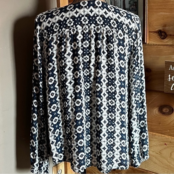 Lucky Brand ๐ Sheer Blue Geometrical Pattern Blouse with Tassels - Picture 7 of 9